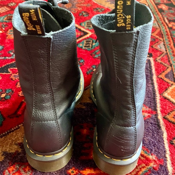 Dr. Martens Sz 9 1490 Black Lace Up Boots Air Wair Cushion Soles - Picture 3 of 6